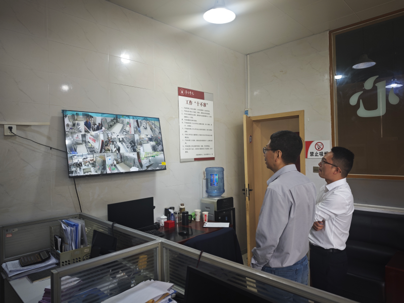 校领导“陪餐记”
深化智慧监管  共促学生成长