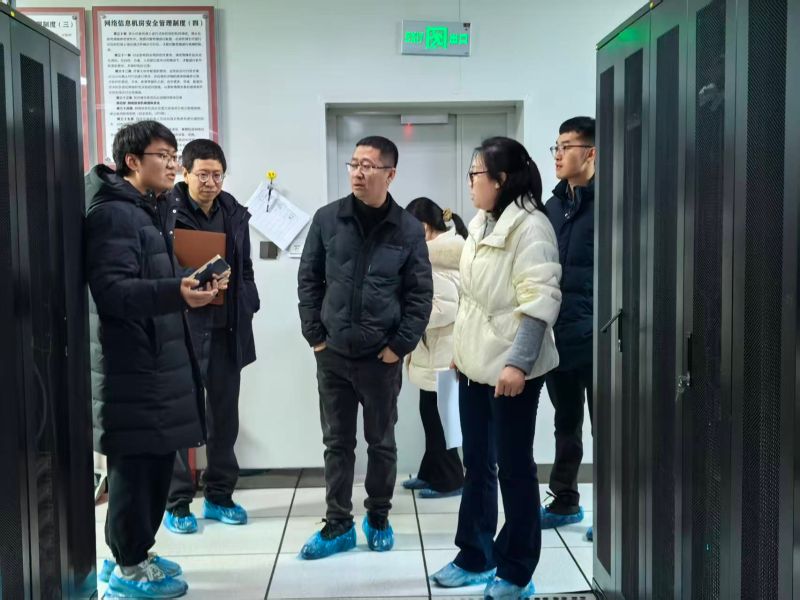 茅台学院校领导深入图书信息中心开展寒假前安全工作检查